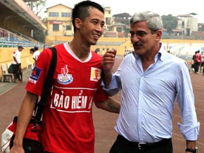 Đầu mùa giải 2010, Như Thành chuyển tới The Vissai Ninh Bình với giá chuyển nhượng kỷ lục cho một trung vệ của bóng đá Việt Nam.